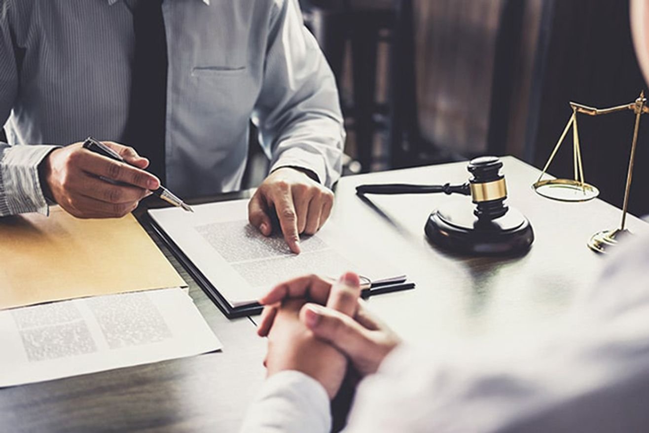 A judge and a judge discussing a contract

AI-generated content may be incorrect.
