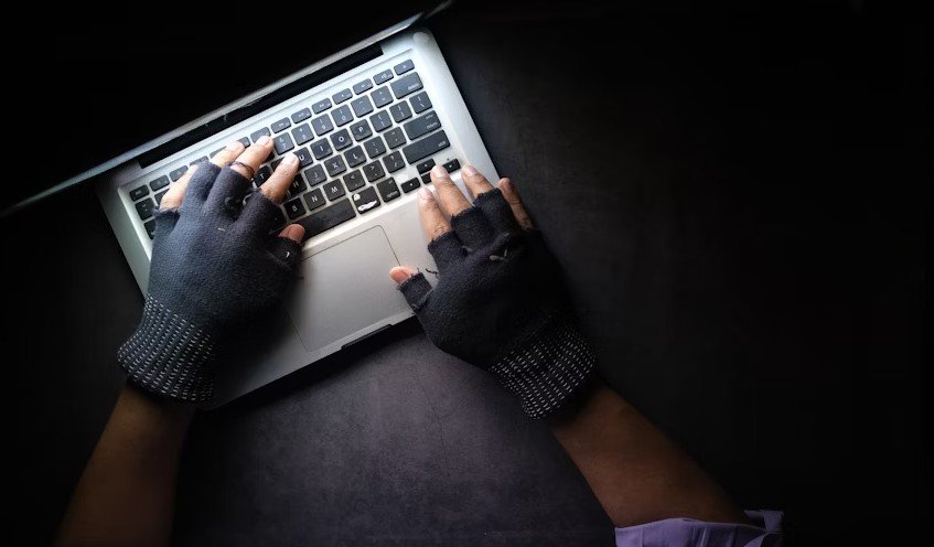 Menjual Produk Ilegal