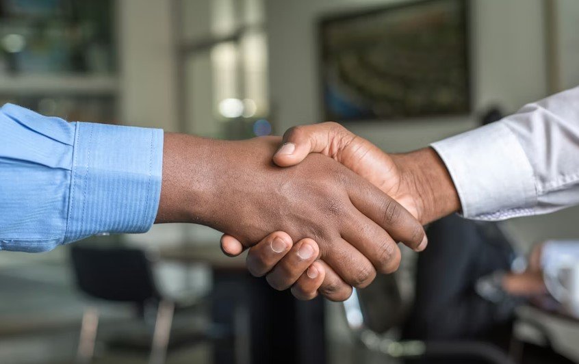 menjaga hubungan baik